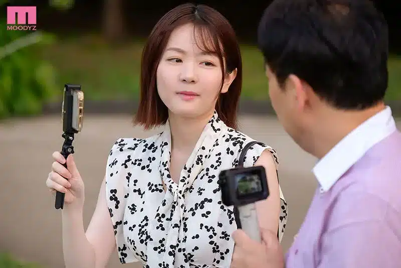 xxx japan ถ่ายVlogกับเด็กสาววัยใสแล้วพาเย็ดในโรงแรมหรู MIDV-626 1